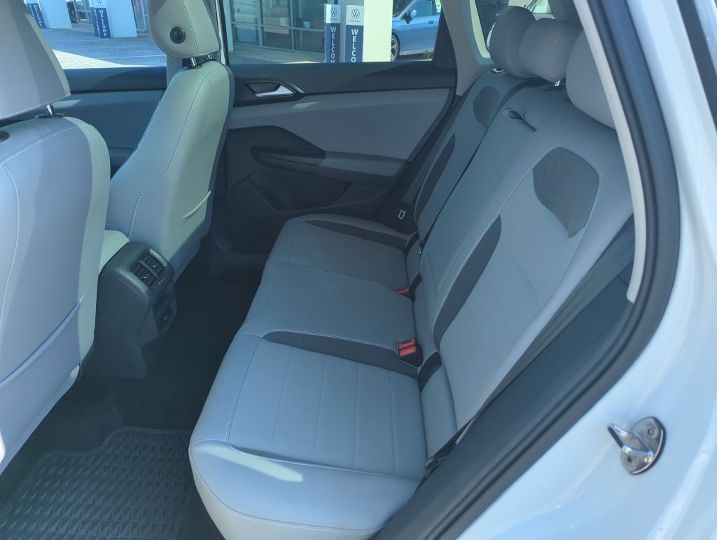Certified 2023 Volkswagen Taos SE FWD image 30
