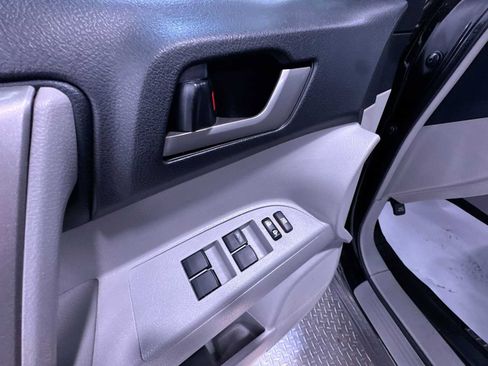 Used 2013 Toyota Highlander SE image 12