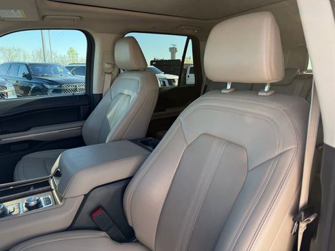 Used 2024 Ford Expedition Limited AWD/4WD image 14