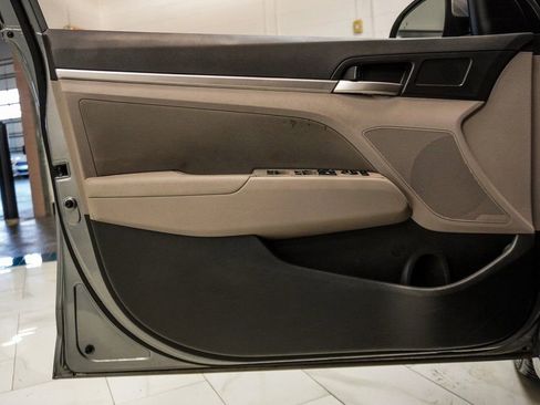 Used 2019 Hyundai Elantra SEL image 18