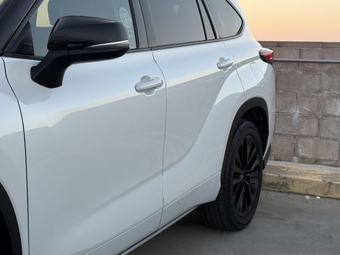 Used 2023 Toyota Highlander XSE image 8