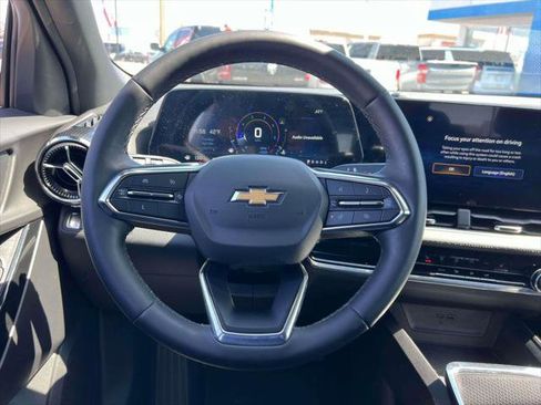 Used 2025 Chevrolet Equinox LT w/ Safety and Technology Package image 14