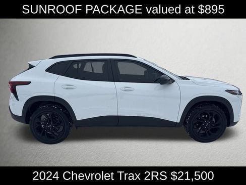 Used 2024 Chevrolet Trax RS w/ Sunroof Package image 2