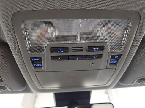 Used 2019 Toyota Highlander XLE AWD/4WD image 26