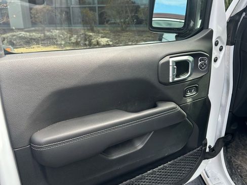 Used 2023 Jeep Wrangler Unlimited Sahara w/ Cold Weather Group image 15