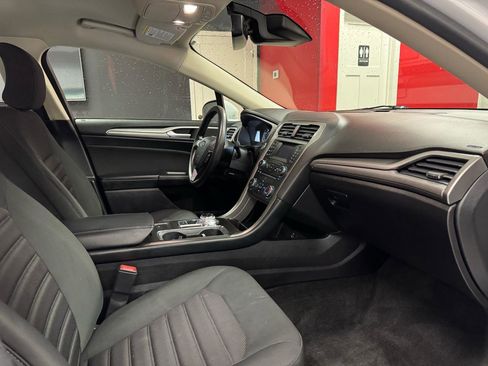 Used 2018 Ford Fusion SE FWD image 23