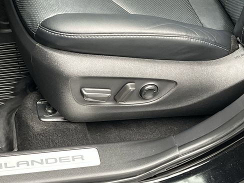 Used 2023 Toyota Highlander Limited image 10