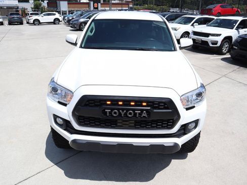 Used 2023 Toyota Tacoma SR5 AWD/4WD image 11