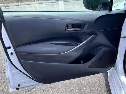 Used 2025 Toyota Corolla LE FWD image 9