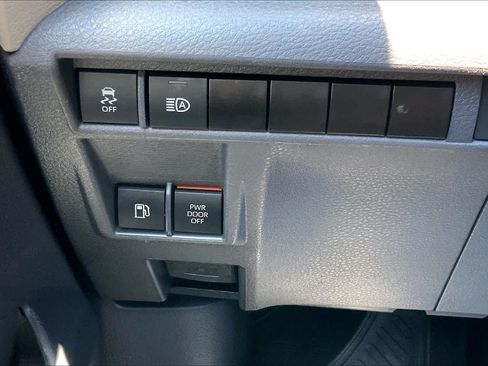 Used 2024 Toyota Sienna XLE FWD image 29