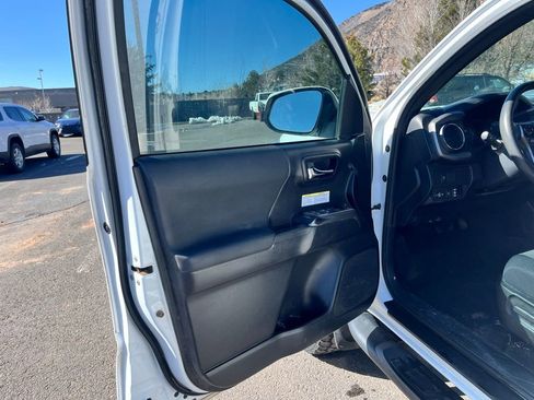 Used 2020 Toyota Tacoma TRD Off-Road image 14