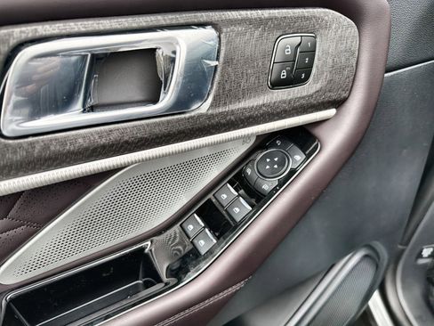 New 2026 Ford Explorer Platinum image 40