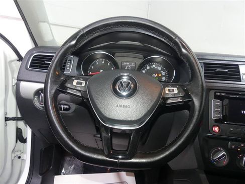 Used 2015 Volkswagen Jetta SE FWD image 31