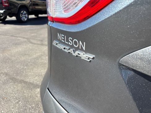 Used 2016 Ford Escape SE image 38