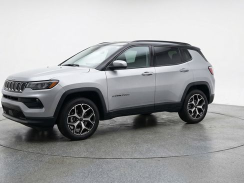 Used 2025 Jeep Compass Limited AWD/4WD image 3