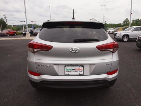 Used 2017 Hyundai Tucson SE AWD/4WD image 2