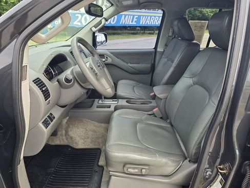 Used 2014 Nissan Frontier SL RWD image 14
