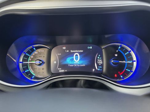 Used 2017 Chrysler Pacifica Platinum image 11