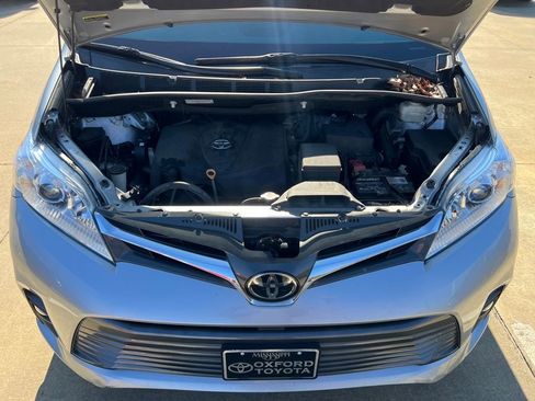 Used 2020 Toyota Sienna XLE image 13
