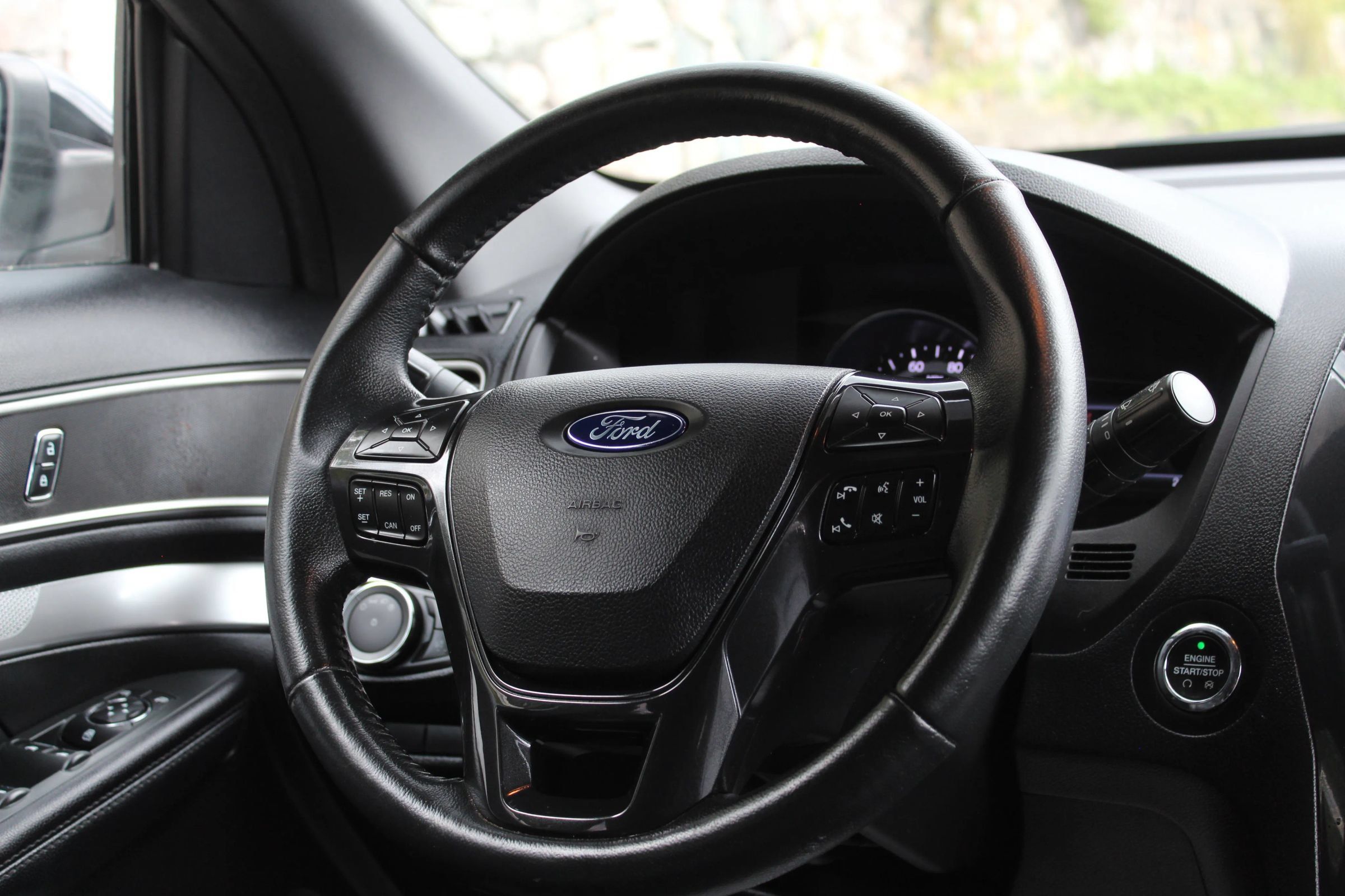 Used 2017 Ford Explorer XLT w/ Equipment Group 202A AWD/4WD image 21