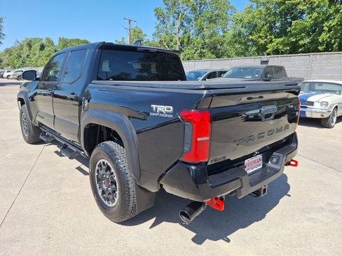 Used 2024 Toyota Tacoma TRD Off-Road AWD/4WD image 4
