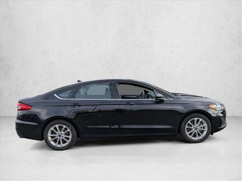 Used 2019 Ford Fusion SE image 4