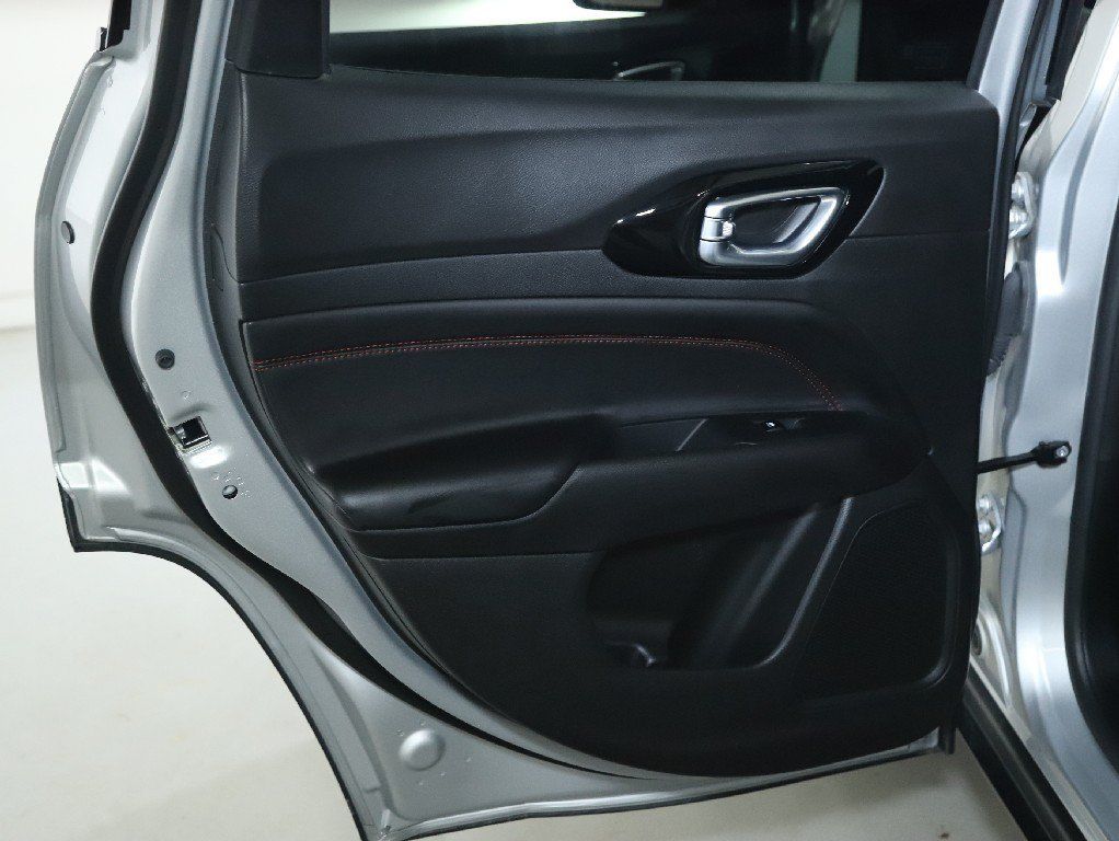 Used 2025 Jeep Compass Trailhawk AWD/4WD image 13