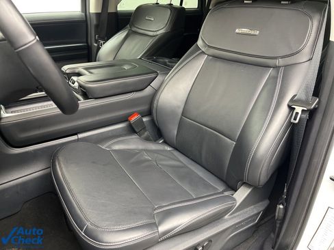 Used 2025 Ford Expedition Platinum image 21