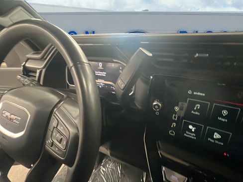 Used 2024 GMC Sierra 2500 AT4 image 12