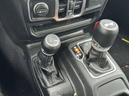 Used 2024 Jeep Wrangler Unlimited Sport AWD/4WD image 28