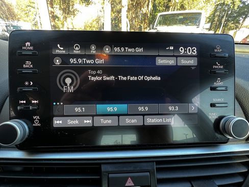 Used 2022 Honda Accord Touring image 23