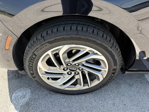 Used 2025 Lincoln Navigator Reserve AWD/4WD image 6