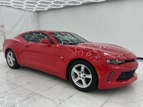 Used 2018 Chevrolet Camaro LT RWD image 7