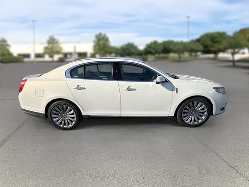 Used 2013 Lincoln MKS image 9