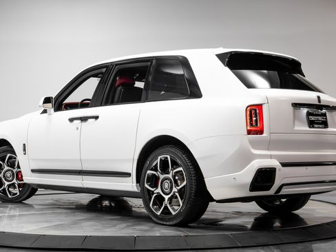 Used 2021 Rolls-Royce Cullinan Black Badge image 61