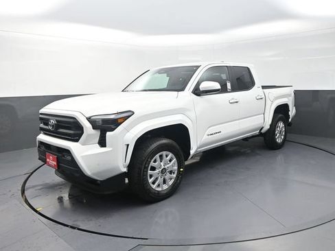 Used 2026 Toyota Tacoma SR5 AWD/4WD image 3