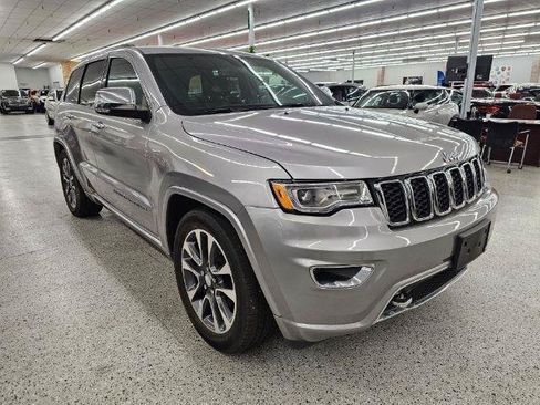 Used 2018 Jeep Grand Cherokee Overland AWD/4WD image 4