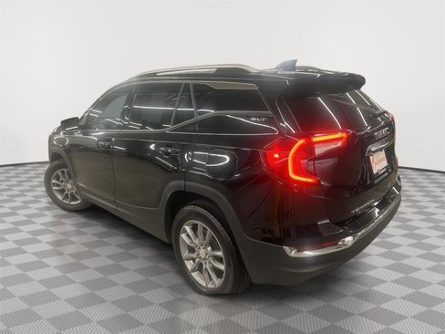 Used 2024 GMC Terrain SLT image 4
