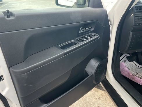 Used 2009 Jeep Liberty Sport image 23