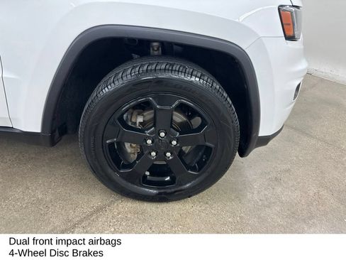 Used 2019 Jeep Grand Cherokee Laredo AWD/4WD image 16