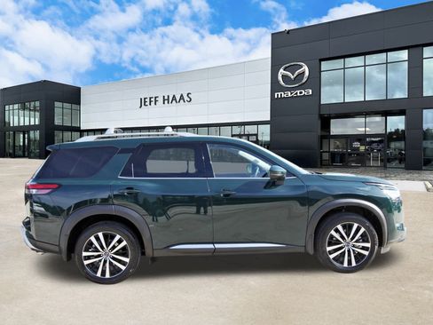 Used 2024 Nissan Pathfinder Platinum w/ Cargo Package image 5