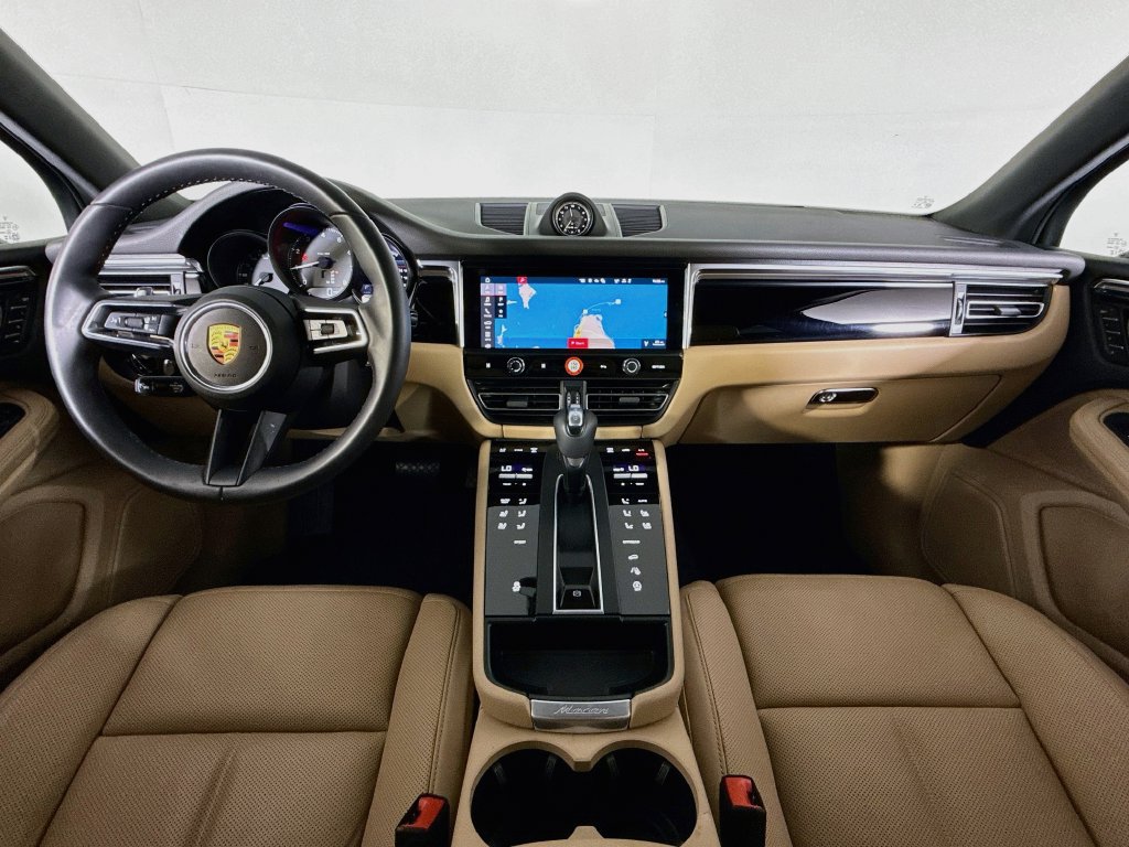Certified 2026 Porsche Macan AWD/4WD image 11