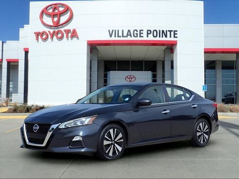 Used 2022 Nissan Altima 2.5 SV image 1