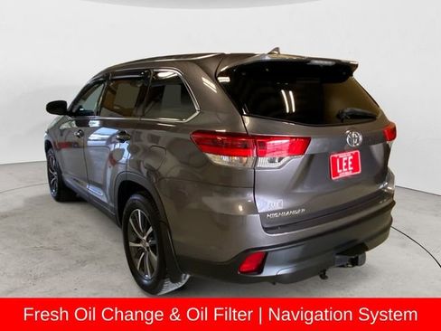 Used 2019 Toyota Highlander SE image 3