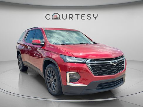 Used 2023 Chevrolet Traverse RS FWD image 4