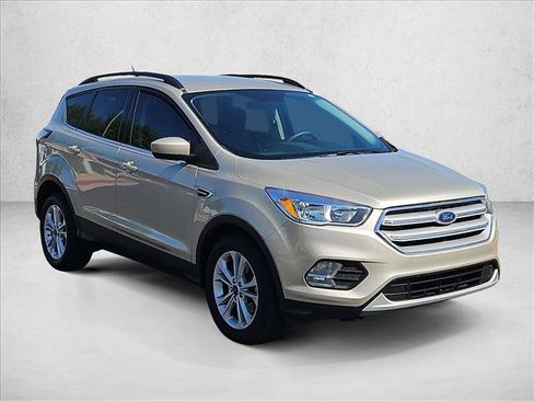 Used 2018 Ford Escape SE w/ SE Sync 3 Package FWD image 4