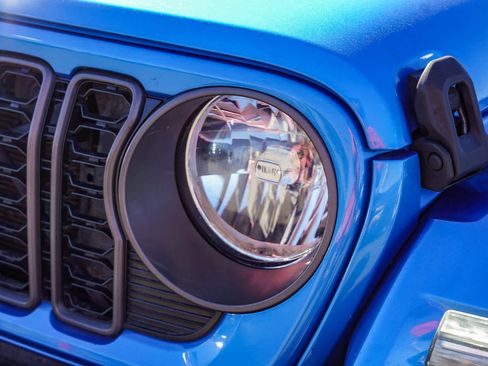 Used 2024 Jeep Wrangler Sport S image 10