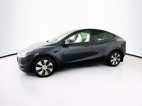 Used 2024 Tesla Model Y Long Range image 4