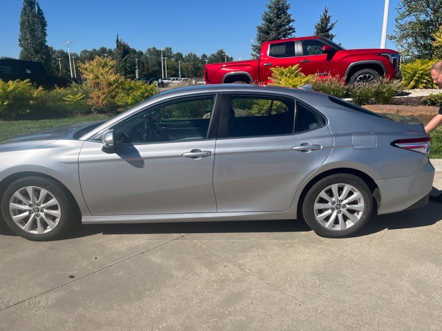 Used 2019 Toyota Camry LE FWD image 7