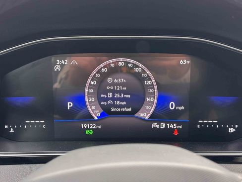 Used 2025 Volkswagen Jetta Sport FWD image 25